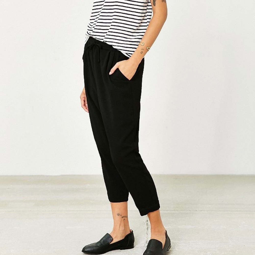 Silence + Noise black crop jogger small